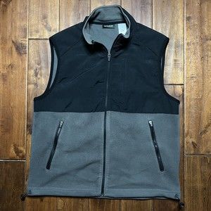 Outdoor Life Fleece Vest Mens sz. M Black Gray Zippered Pockets